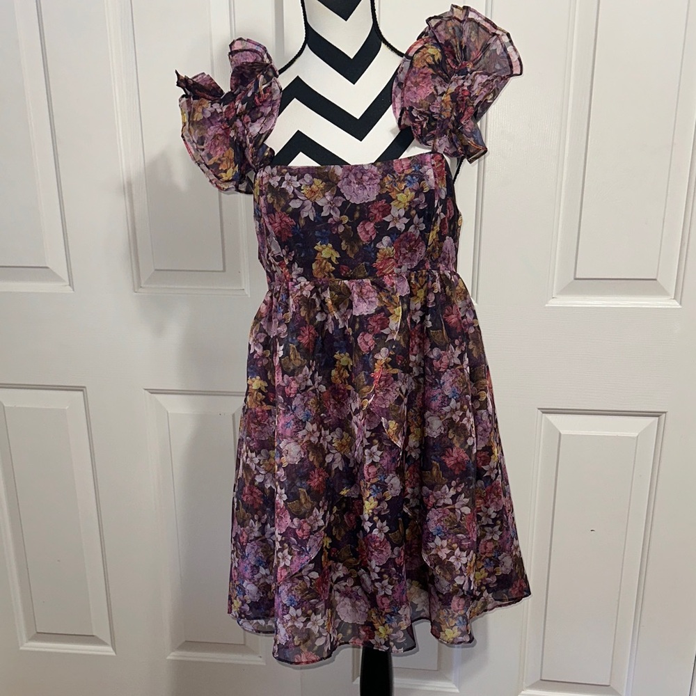 Storia Plum Purple Floral Ruffle Sleeve Dress